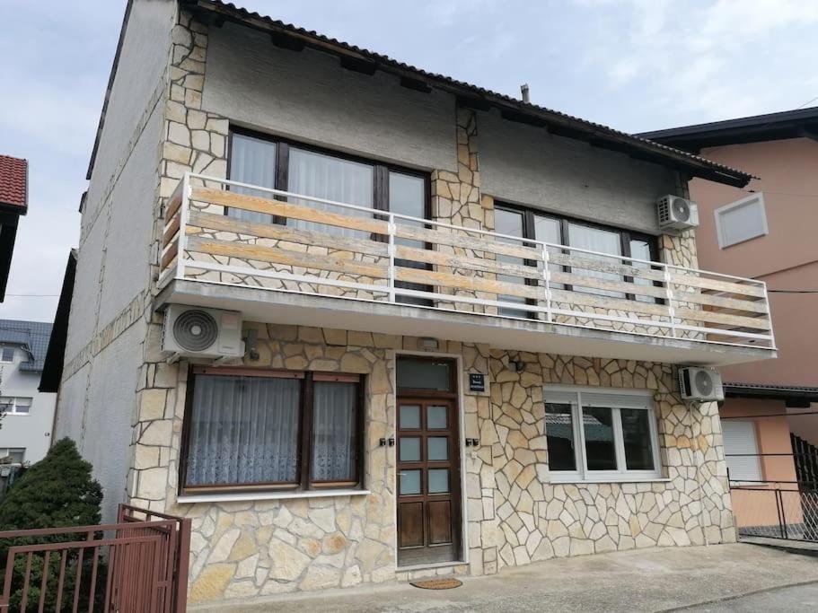 Cozy 1-Bdrm Apt In Dubec, Ideal For Work Or Study Sesvete Exterior foto