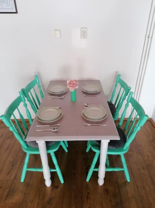 Cozy 1-Bdrm Apt In Dubec, Ideal For Work Or Study Sesvete Exterior foto
