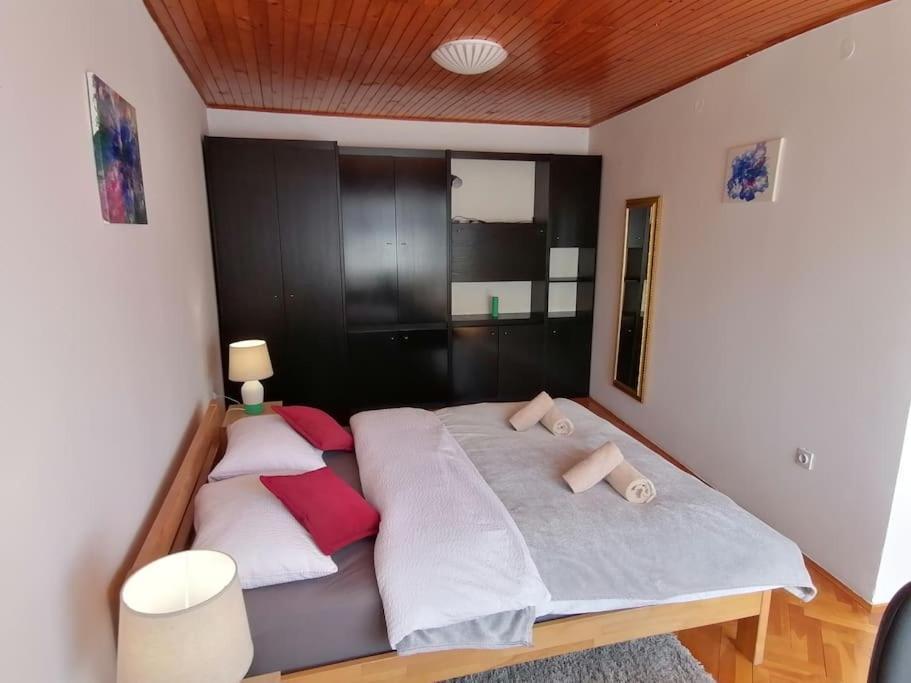 Cozy 1-Bdrm Apt In Dubec, Ideal For Work Or Study Sesvete Exterior foto