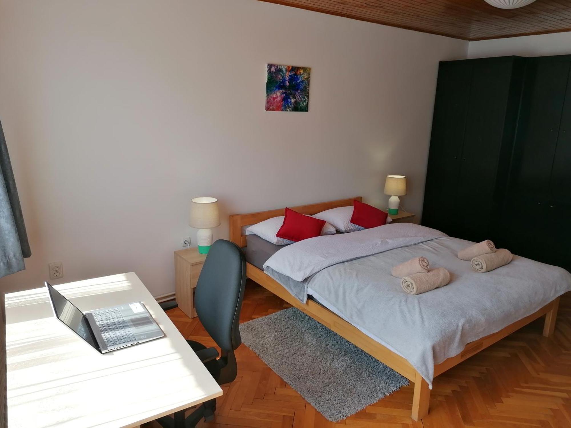 Cozy 1-Bdrm Apt In Dubec, Ideal For Work Or Study Sesvete Exterior foto